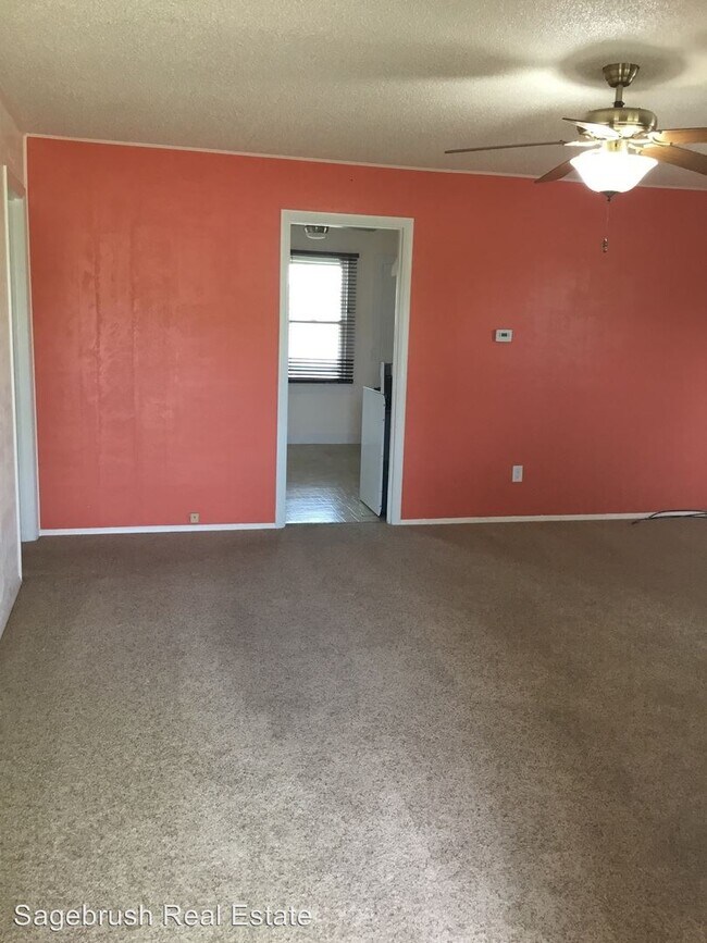 Building Photo - 2 br, 1 bath House - 1013 E 10th St