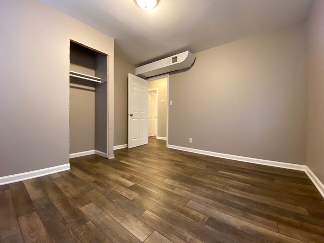 Building Photo - 3 Bedroom Single Family