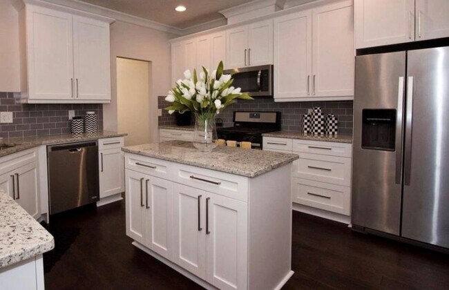 Building Photo - 5545 Bright Cross Wy