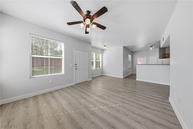 Foto del edificio - 10001 Peace Way