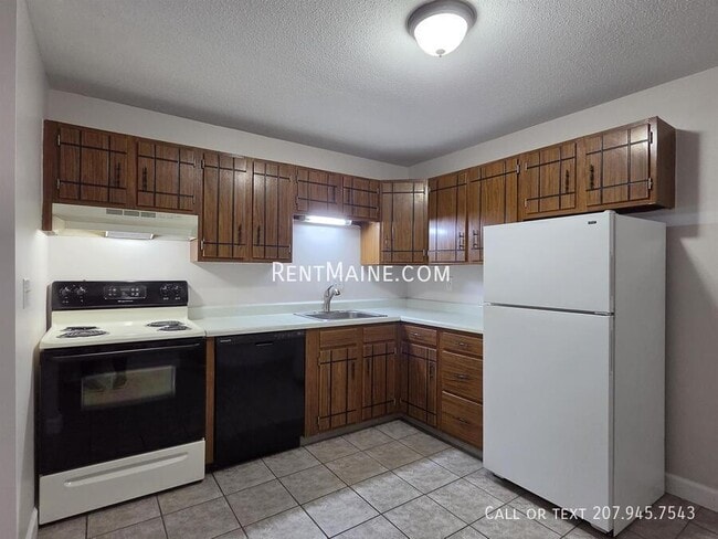 Building Photo - 10 Tall Pines Dr