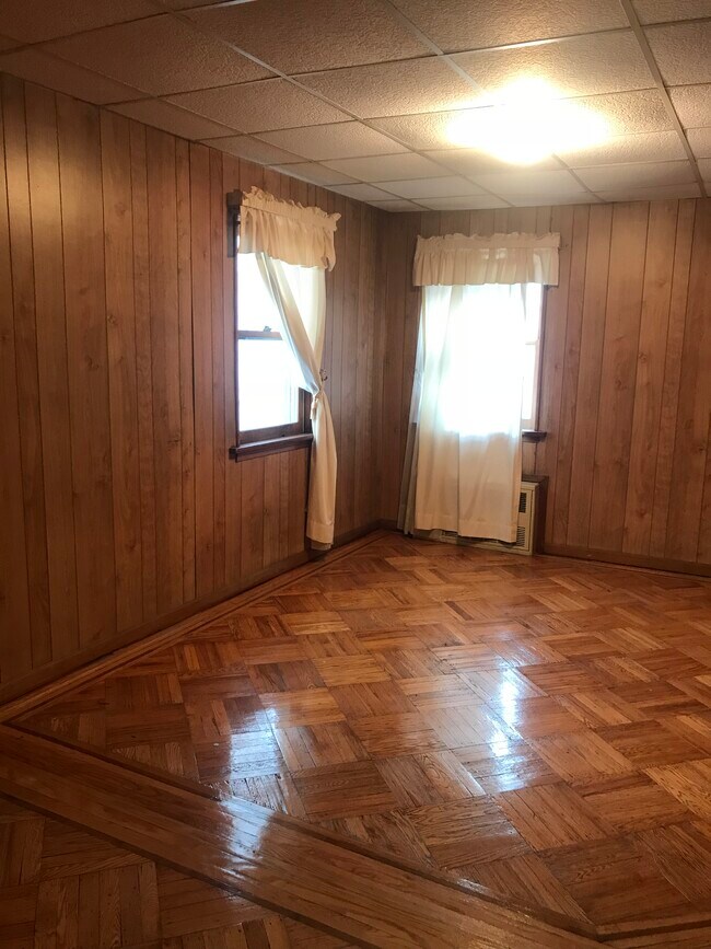 Building Photo - 444 84th St