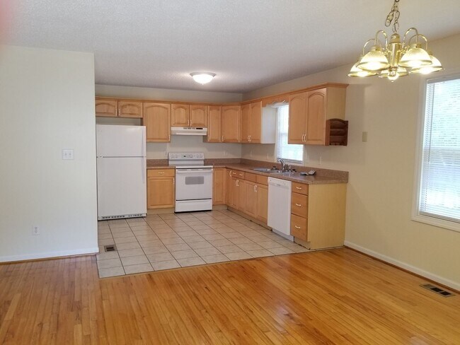 Building Photo - Country living home for rent!