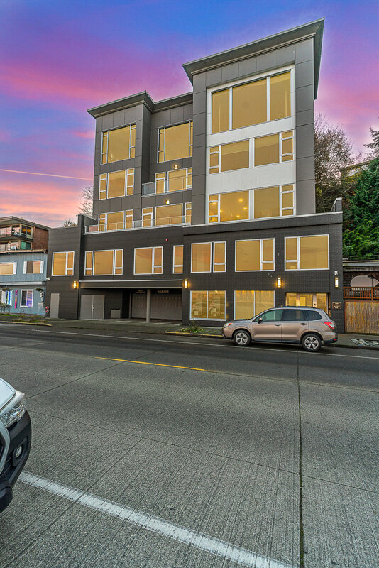 Foto del edificio - 1709 Harbor Ave SW