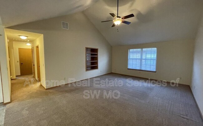 Building Photo - 2811 W Silverleaf St