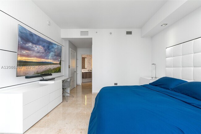 Building Photo - 88 SW 7th St