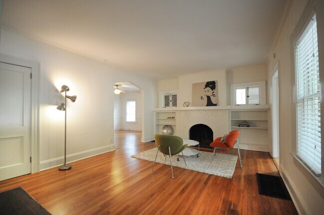 Sala de estar - 861 Durant Pl NE