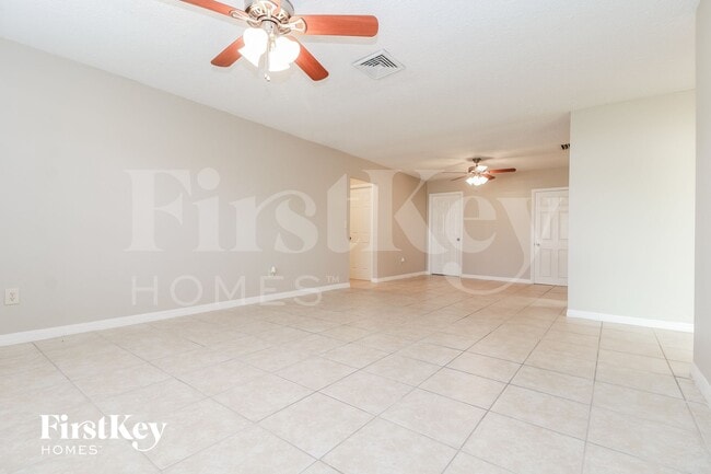 Building Photo - 3753 SE 2nd Pl