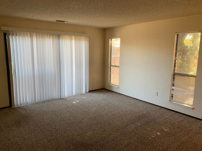 Building Photo - LABOR DAY SPECIAL - 2 WEEKS FREE RENT!!Character abound in this 3/2