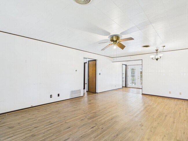 Foto del edificio - 126 Northwest Dr