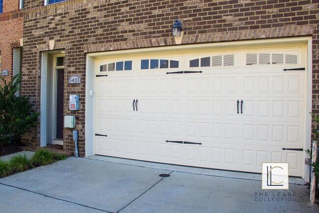 Building Photo - 5421 Stream Bank Ln