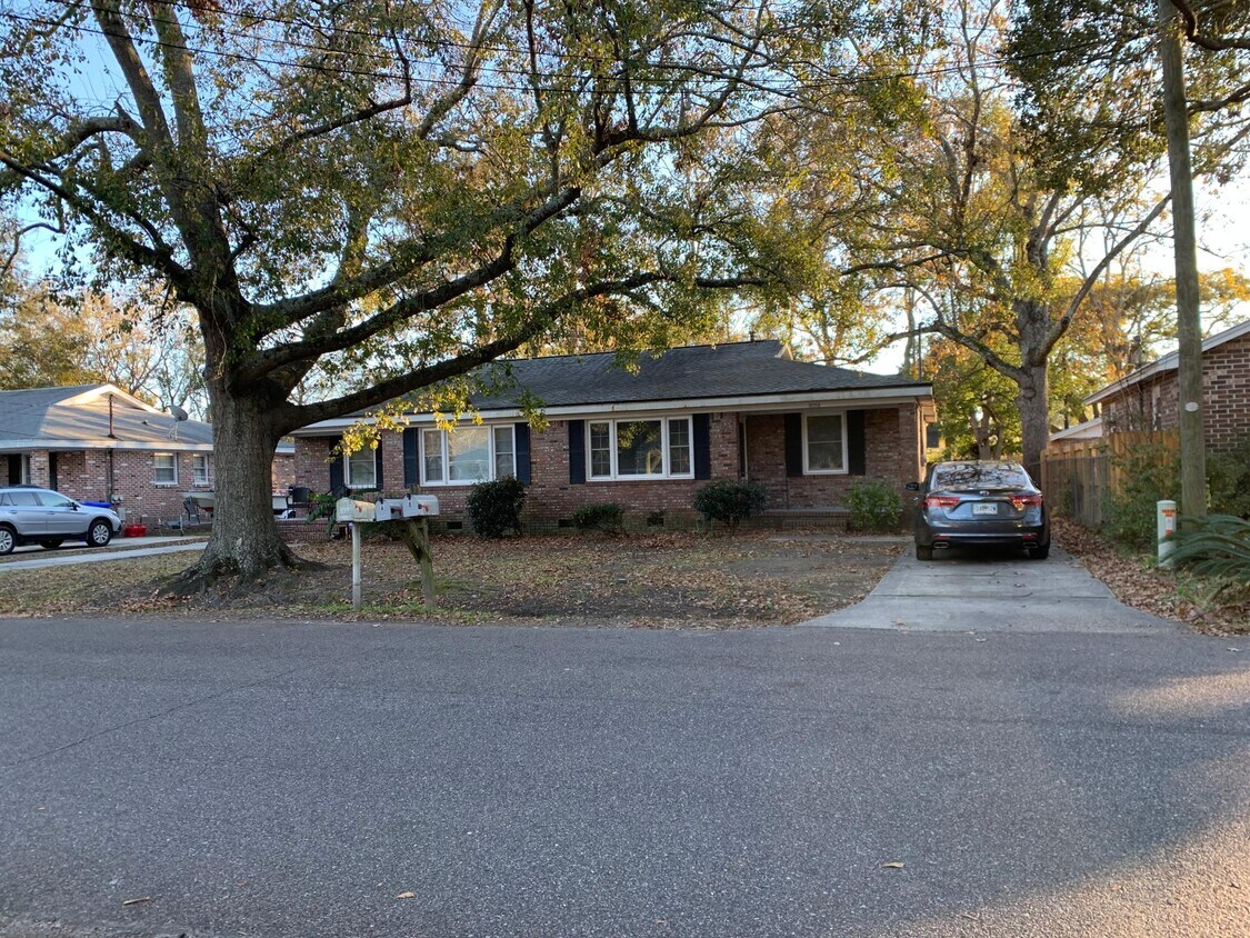 Primary Photo - 1629 Pinecrest Rd
