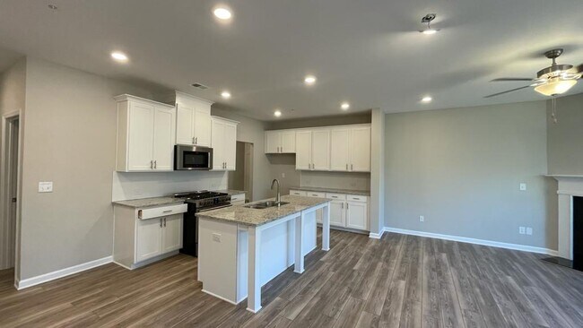 Building Photo - 1367 Elderwood Way