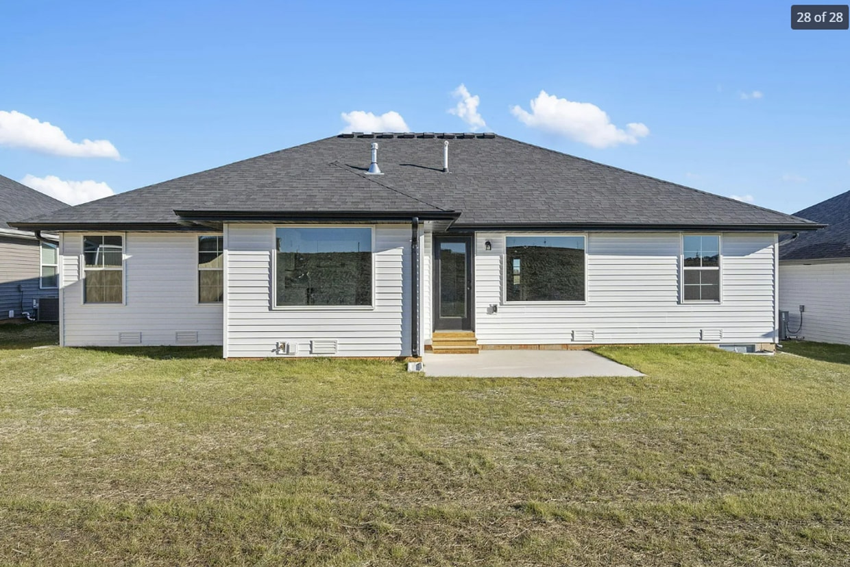 Foto principal - GORGEOUS 4 BED 2 BATH