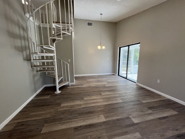 Building Photo - Available Now!  2 Bed 2 Bath with a loft!