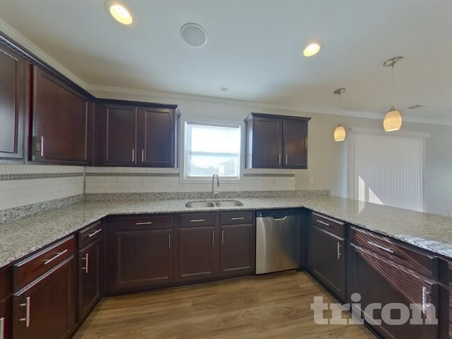 Foto del edificio - 309 Finch Ln