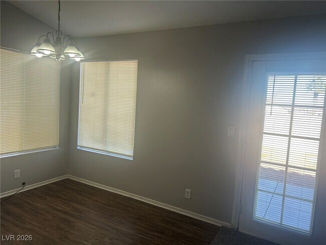 Building Photo - 948 Chaps Cir