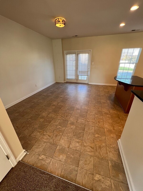 8207 Creekside Bluffs Ln, Mechanicsville, VA 23111 Townhome Rentals