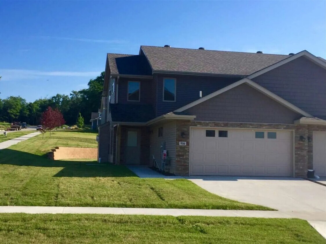 916 Jackson St, Tiffin, IA 52340 House Rental in Tiffin, IA