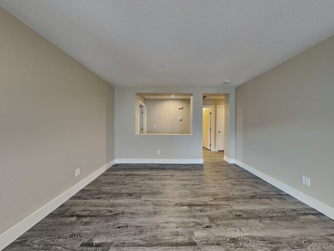 Foto del edificio - 8648 Shady Pines Dr