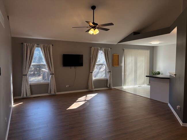 Building Photo - 1416 Finch Dr