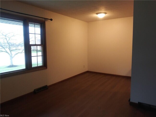 Building Photo - 32884 Bainbridge Rd