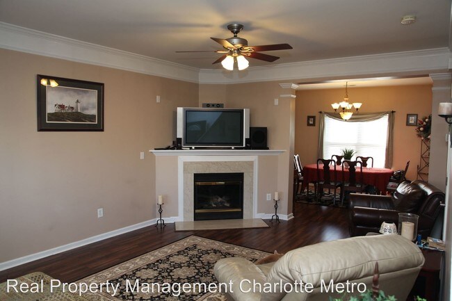 Building Photo - 2819 Wilmington Cir