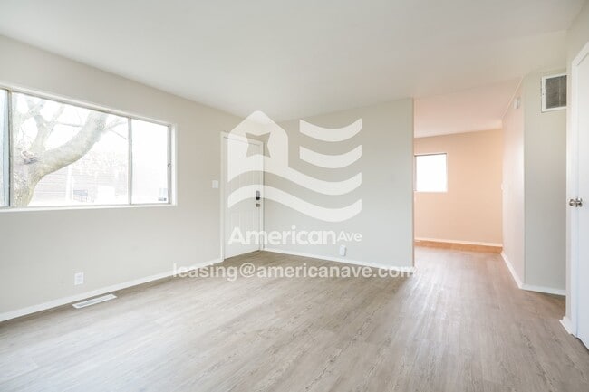 Building Photo - 1506 N Meade St