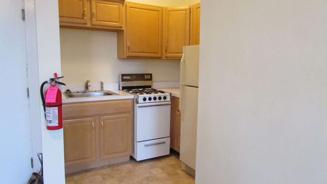 Primary Photo - 6 E King St