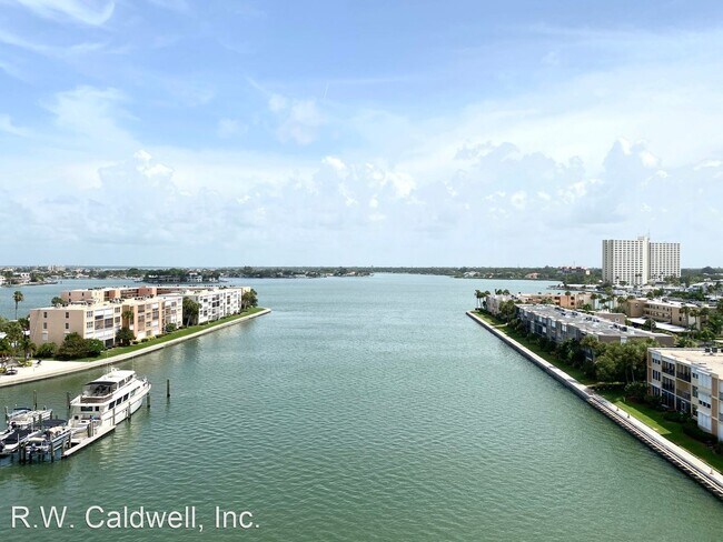 Building Photo - 7300 Sun Island Dr S