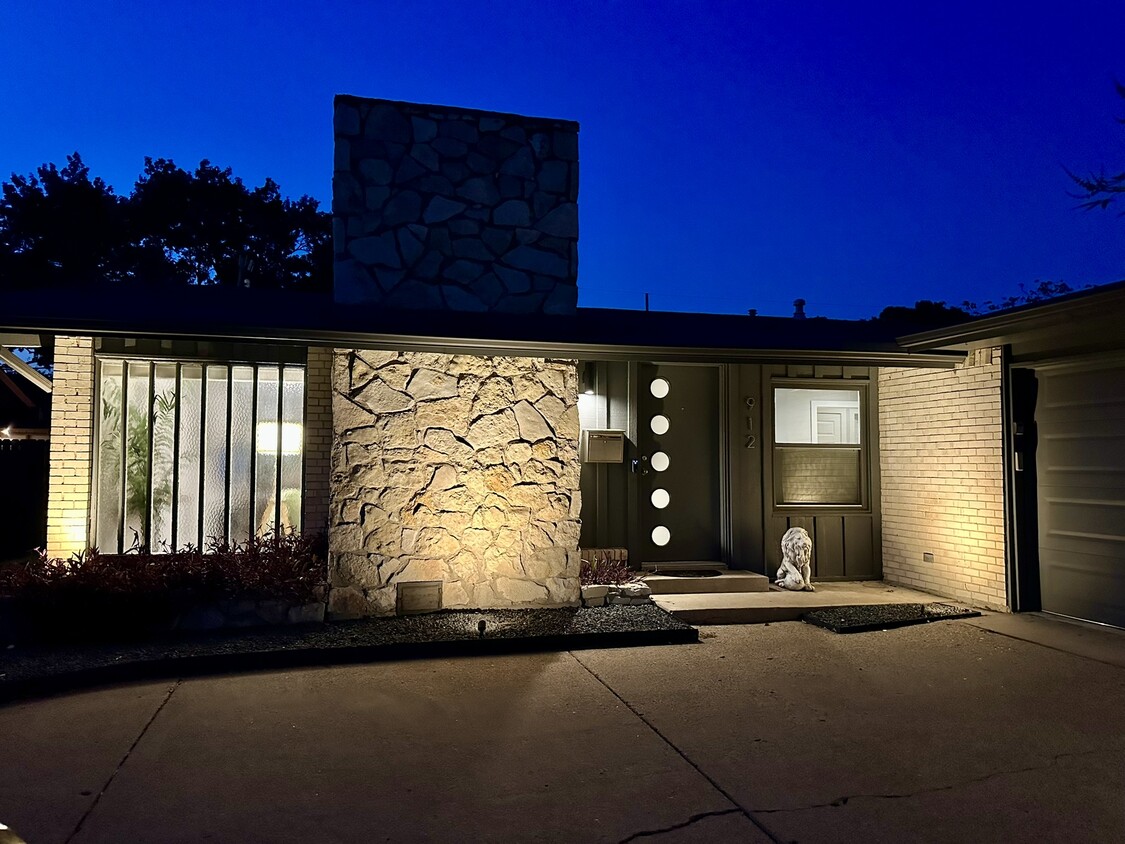 Foto principal - 912 Forreston Dr