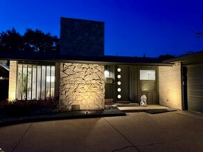 Building Photo - 912 Forreston Dr