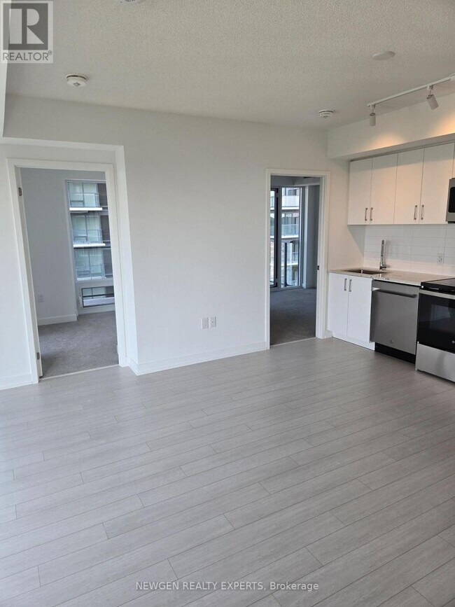 Photo du bâtiment - 4010 Eglinton Ave W