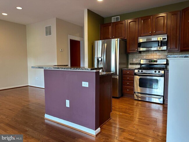 Building Photo - 16 Peppermint Dr