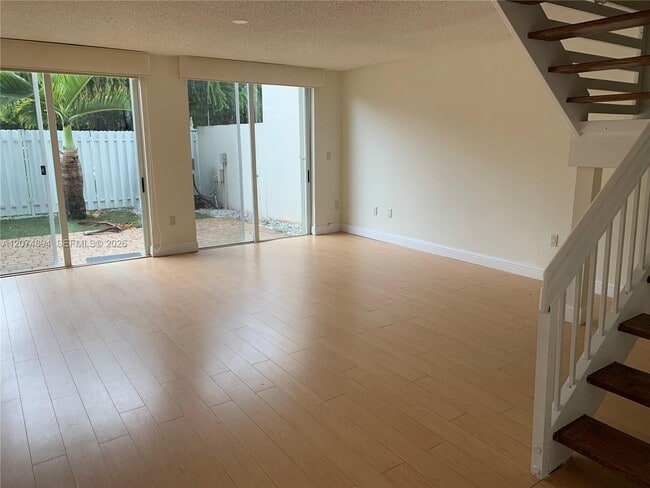 Foto del edificio - 4447 NW 98th Ave