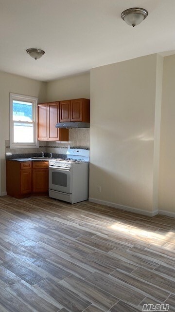 Building Photo - 106 Snediker Ave