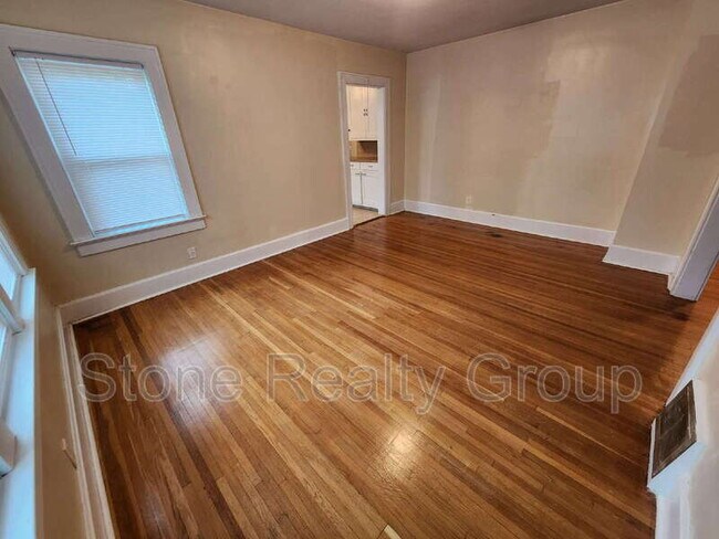 Foto del edificio - 125 Monterey Ave