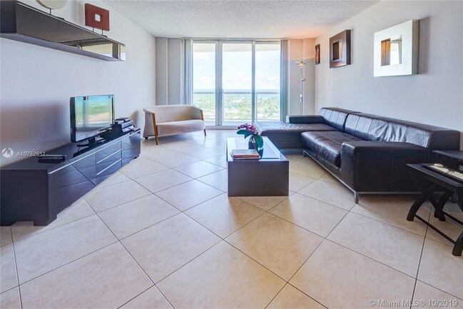 Foto del edificio - 19380 Collins Ave
