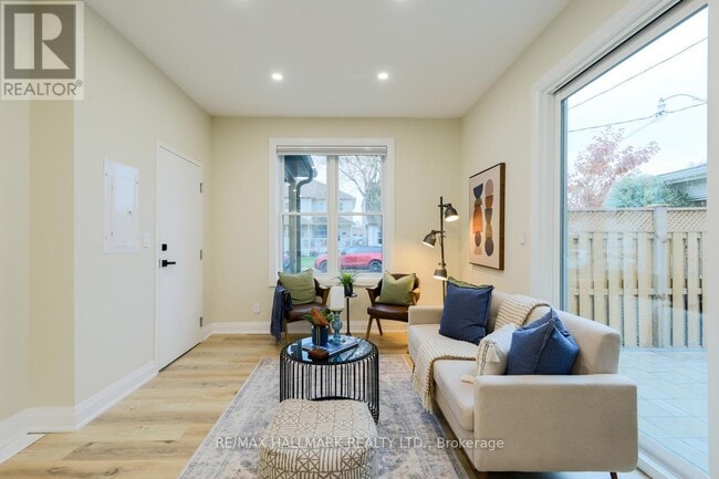 Photo du bâtiment - 6 Luttrell Ave