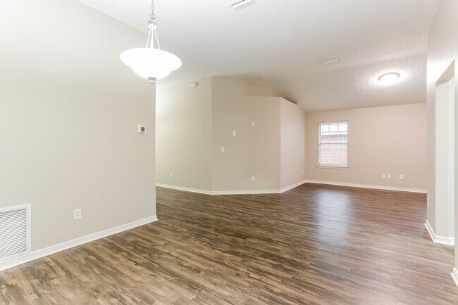 Foto del edificio - 7524 Westland Oaks Dr