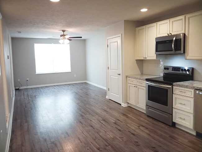 Building Photo - 1108 S Locust St