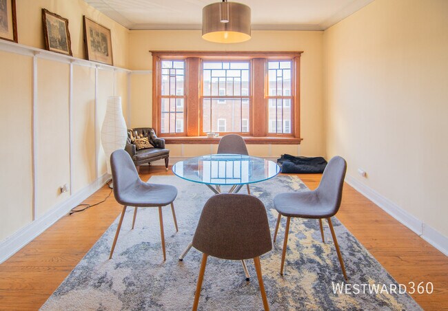 Foto del edificio - 844 W Lakeside Pl