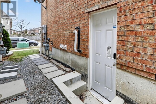 Building Photo - 73 Feint Dr