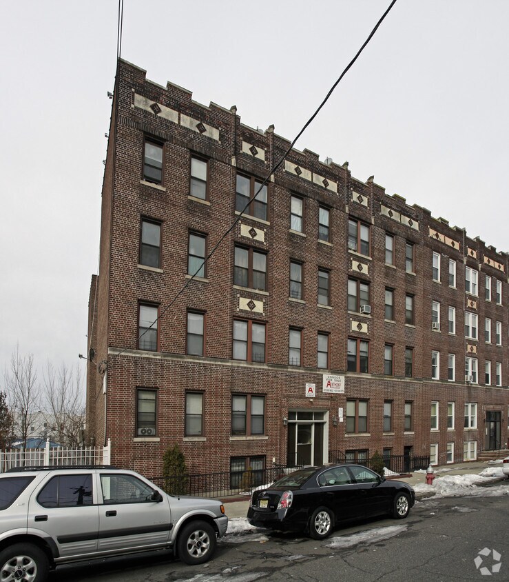 Building Photo - 117 Corbin Ave
