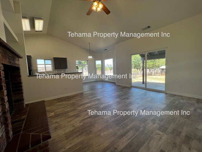 Foto del edificio - 3 Bedroom 2 Bath Home on 1 Acre West of Town