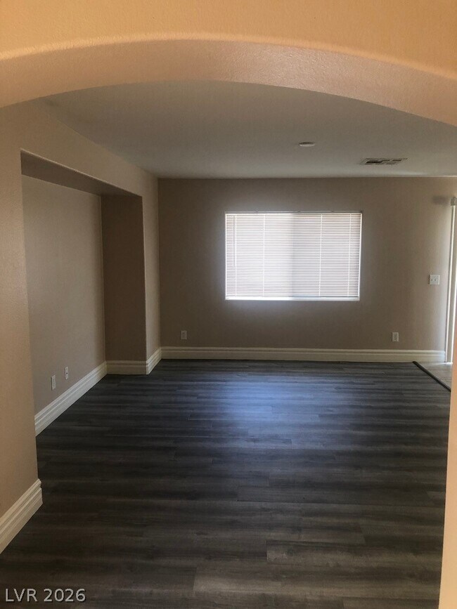 Building Photo - 298 Fairway Woods Dr