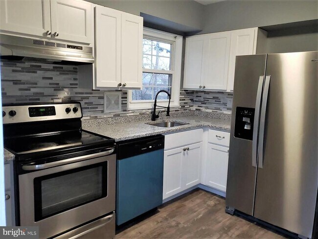 Foto del edificio - 1314 Woodbridge Rd