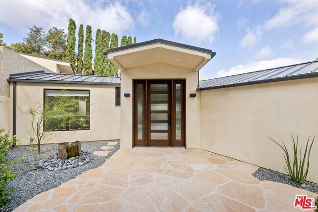 Building Photo - 14315 Mulholland Dr