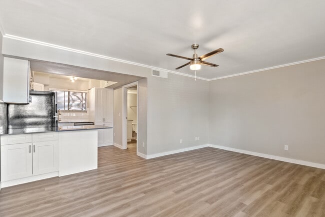 Building Photo - Solmere Phoenix