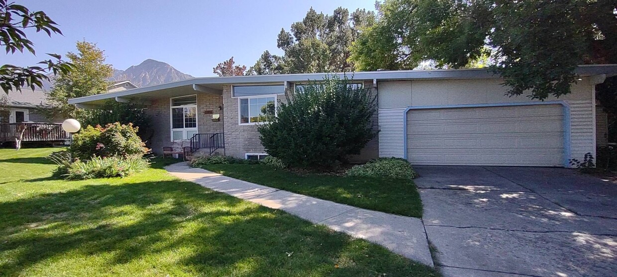 Primary Photo - 2190 Lincoln Ln